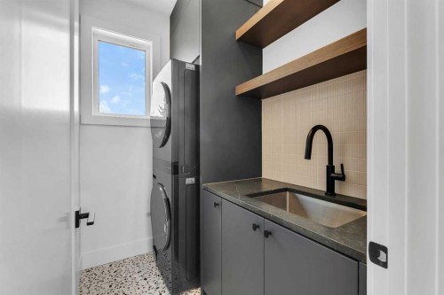 3919 23 Avenue Sw, Calgary, AB - Indoor Photo Showing Laundry Room