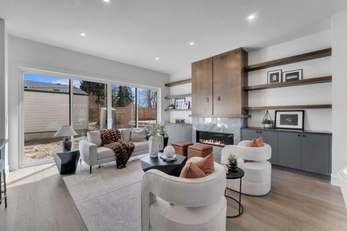 3919 23 Avenue Sw, Calgary, AB - Indoor Photo Showing Living Room