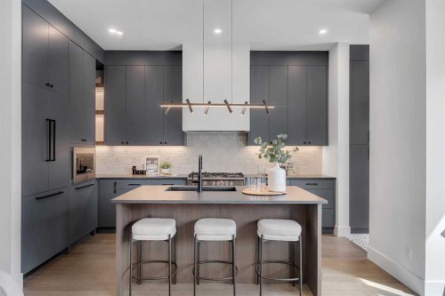 3919 23 Avenue Sw, Calgary, AB - Indoor Photo Showing Kitchen With Upgraded Kitchen