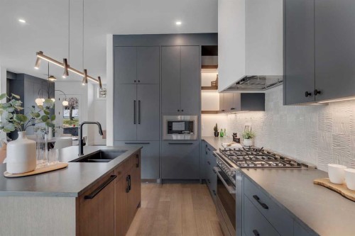 3919 23 Avenue Sw, Calgary, AB - Indoor Photo Showing Kitchen With Double Sink With Upgraded Kitchen