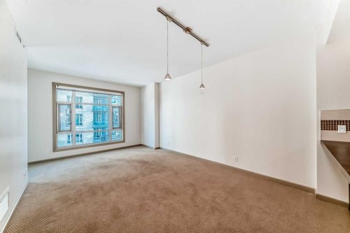 502-210 15 Avenue Se, Calgary, AB - Indoor Photo Showing Other Room