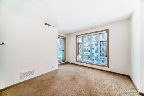 502-210 15 Avenue Se, Calgary, AB - Indoor Photo Showing Other Room