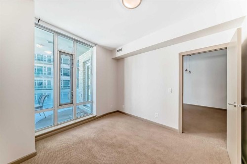 502-210 15 Avenue Se, Calgary, AB - Indoor Photo Showing Other Room