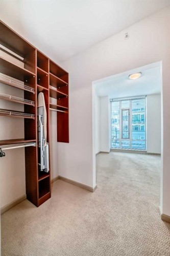 502-210 15 Avenue Se, Calgary, AB - Indoor Photo Showing Other Room