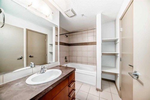 502-210 15 Avenue Se, Calgary, AB - Indoor Photo Showing Bathroom