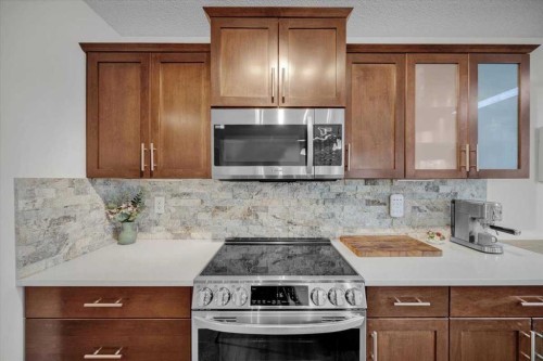 1009 Channelside Way Sw, Airdrie, AB - Indoor Photo Showing Kitchen