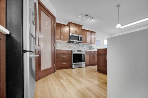 1009 Channelside Way Sw, Airdrie, AB - Indoor Photo Showing Kitchen