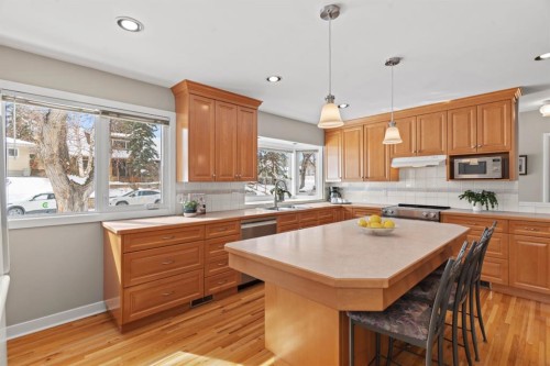 1334 Hamilton Street Nw, Calgary, AB - Indoor Photo Showing Kitchen