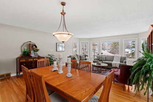 1334 Hamilton Street Nw, Calgary, AB - Indoor Photo Showing Dining Room