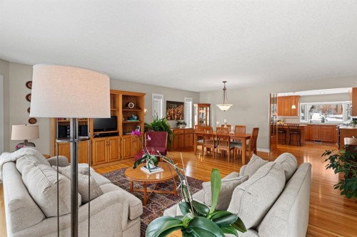 1334 Hamilton Street Nw, Calgary, AB - Indoor Photo Showing Living Room
