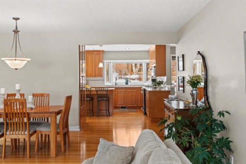 1334 Hamilton Street Nw, Calgary, AB - Indoor Photo Showing Dining Room
