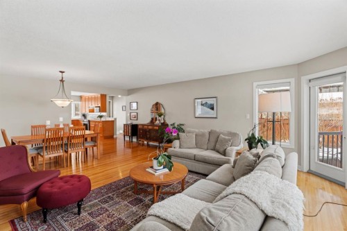 1334 Hamilton Street Nw, Calgary, AB - Indoor Photo Showing Living Room