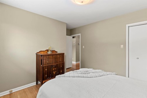 1334 Hamilton Street Nw, Calgary, AB - Indoor Photo Showing Bedroom