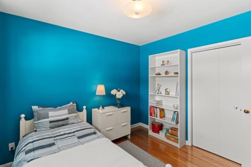 1334 Hamilton Street Nw, Calgary, AB - Indoor Photo Showing Bedroom