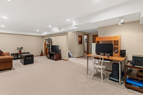 1334 Hamilton Street Nw, Calgary, AB - Indoor