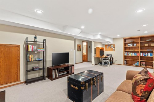 1334 Hamilton Street Nw, Calgary, AB - Indoor