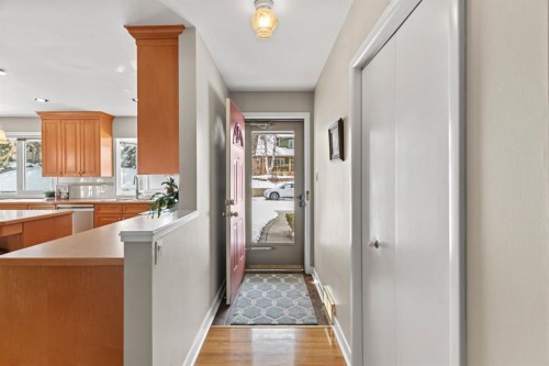 1334 Hamilton Street Nw, Calgary, AB - Indoor