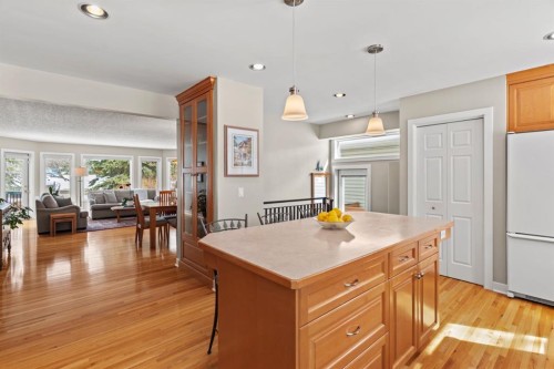 1334 Hamilton Street Nw, Calgary, AB - Indoor Photo Showing Kitchen