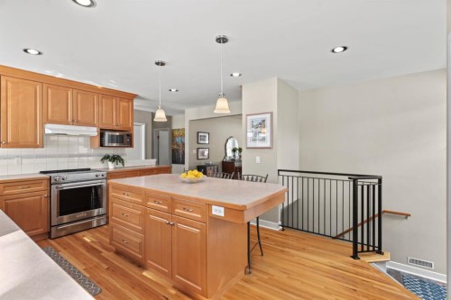 1334 Hamilton Street Nw, Calgary, AB - Indoor Photo Showing Kitchen With Upgraded Kitchen