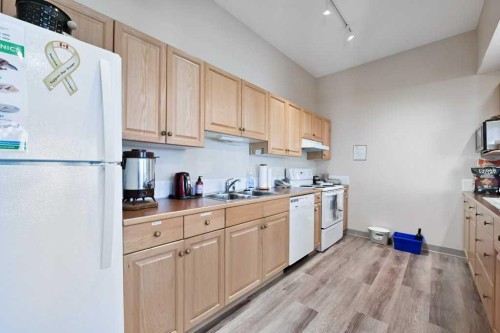 184 Valley Ridge Heights Nw, Calgary, AB - Indoor Photo Showing Kitchen With Double Sink