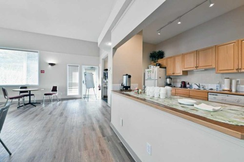 184 Valley Ridge Heights Nw, Calgary, AB - Indoor Photo Showing Kitchen