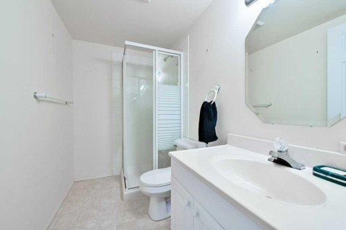 184 Valley Ridge Heights Nw, Calgary, AB - Indoor Photo Showing Bathroom