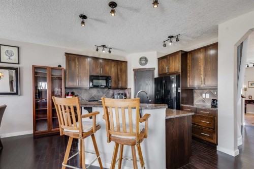 2 Elgin Meadows Green Se, Calgary, AB - Indoor Photo Showing Kitchen