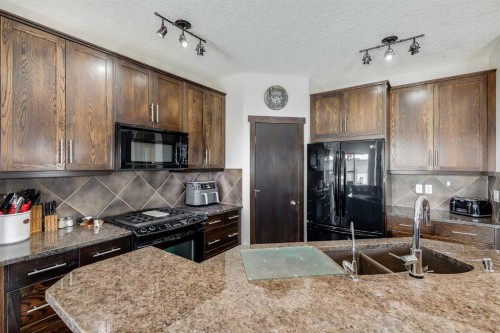 2 Elgin Meadows Green Se, Calgary, AB - Indoor Photo Showing Kitchen With Double Sink With Upgraded Kitchen