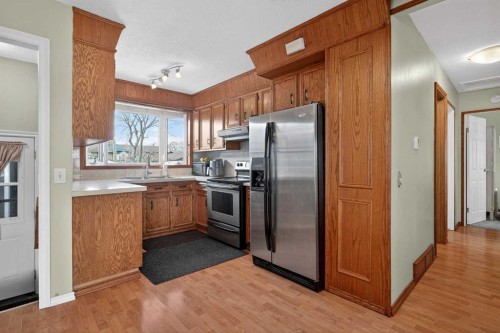 255 Penmeadows Close Se, Calgary, AB - Indoor Photo Showing Kitchen