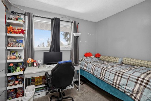 255 Penmeadows Close Se, Calgary, AB - Indoor Photo Showing Bedroom