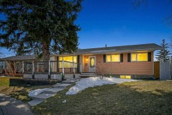 255 Penmeadows Close SE Calgary, AB T2A 3S1