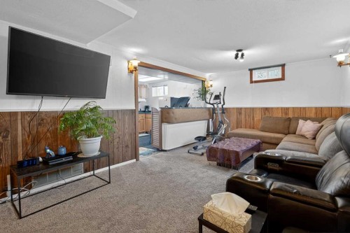 255 Penmeadows Close Se, Calgary, AB - Indoor Photo Showing Living Room