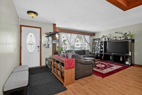 255 Penmeadows Close Se, Calgary, AB - Indoor Photo Showing Living Room