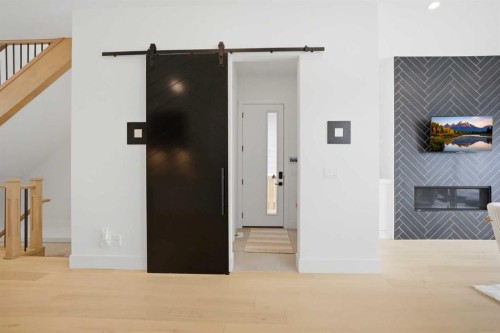 1712 18 Avenue Nw, Calgary, AB - Indoor Photo Showing Other Room