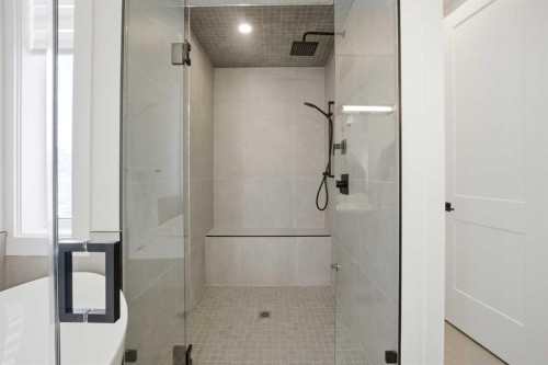 1712 18 Avenue Nw, Calgary, AB - Indoor Photo Showing Bathroom