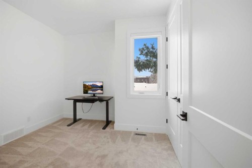 1712 18 Avenue Nw, Calgary, AB - Indoor Photo Showing Other Room