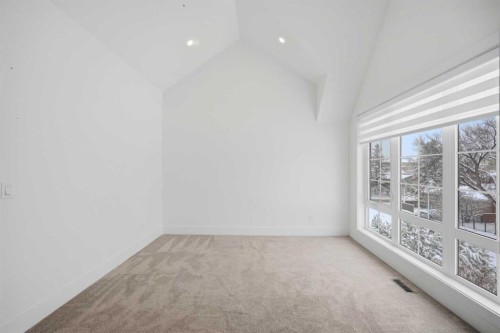 1712 18 Avenue Nw, Calgary, AB - Indoor Photo Showing Other Room