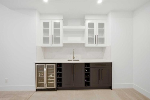 1712 18 Avenue Nw, Calgary, AB - Indoor Photo Showing Other Room