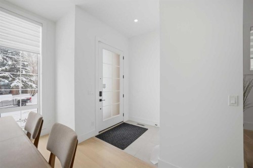 1712 18 Avenue Nw, Calgary, AB - Indoor