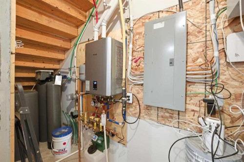 1712 18 Avenue Nw, Calgary, AB - Indoor Photo Showing Basement