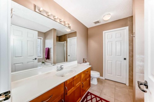 148 Saddlecrest Gardens Ne, Calgary, AB - Indoor Photo Showing Bathroom