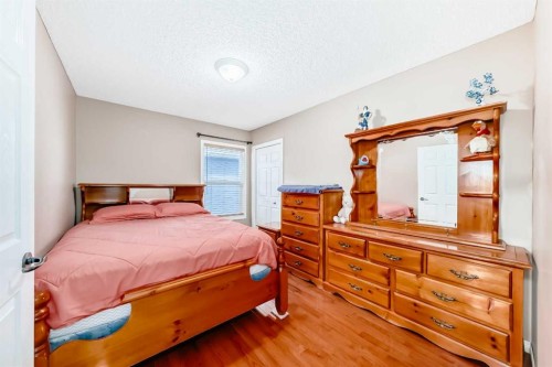 148 Saddlecrest Gardens Ne, Calgary, AB - Indoor Photo Showing Bedroom