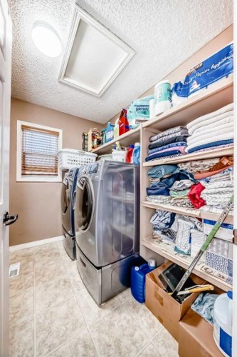 148 Saddlecrest Gardens Ne, Calgary, AB - Indoor Photo Showing Laundry Room