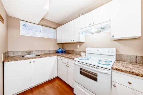 148 Saddlecrest Gardens Ne, Calgary, AB - Indoor Photo Showing Kitchen
