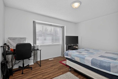 260 Stonemere Place, Chestermere, AB - Indoor Photo Showing Bedroom