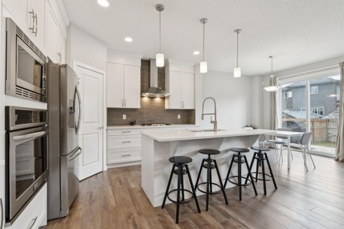 107 Sundown View, Cochrane, AB - Indoor Photo Showing Kitchen With Upgraded Kitchen