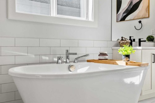 51 Creekstone Way Sw, Calgary, AB - Indoor Photo Showing Bathroom