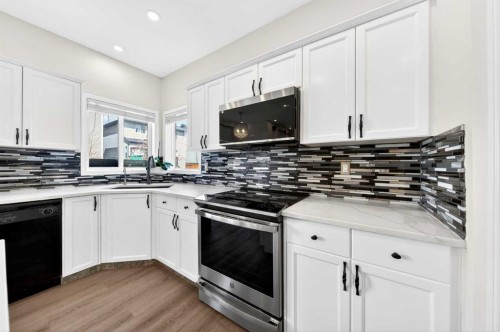 502 Panamount Boulevard Nw, Calgary, AB - Indoor Photo Showing Kitchen