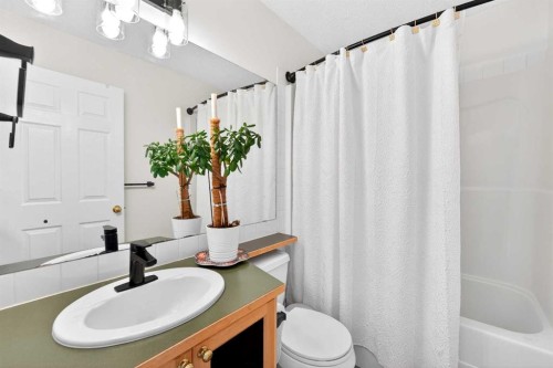 502 Panamount Boulevard Nw, Calgary, AB - Indoor Photo Showing Bathroom