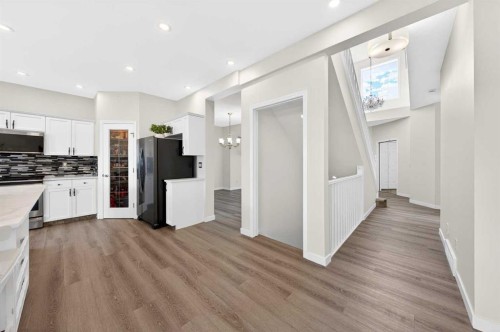 502 Panamount Boulevard Nw, Calgary, AB - Indoor Photo Showing Kitchen